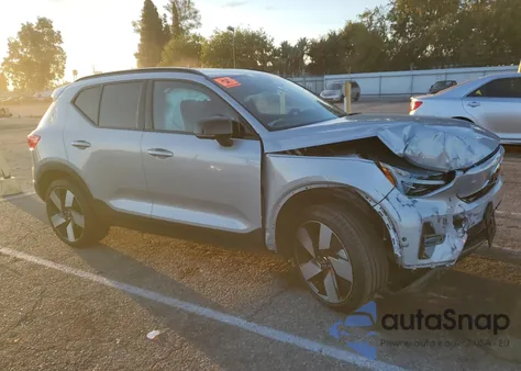 2024 Volvo Xc40 Recharge Plus z USA, uszkodzony, nr VIN YV4ER3XL7R2232557